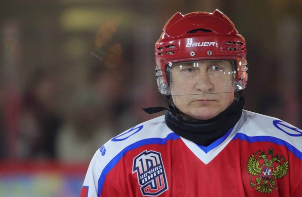 El talento oculto de Vladimir Putin: Juega hockey sobre hielo y queda como máximo goleador