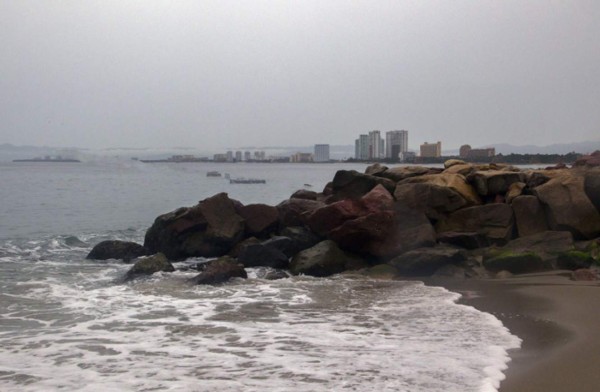 FOTOS | Así recibe México la llegada del monstruoso huracán Patricia