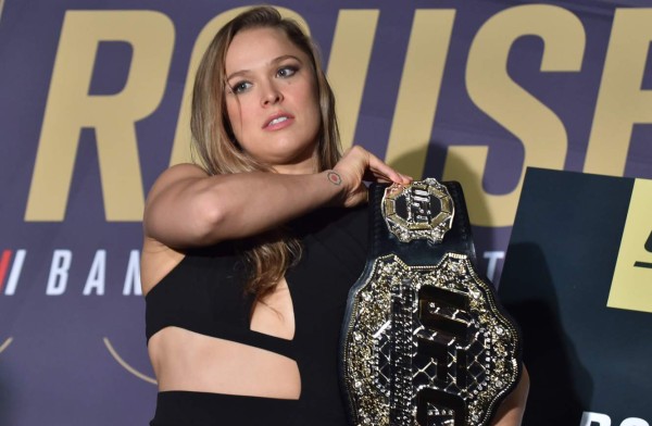 FOTOS: Ronda Rousey recibió golpe en el rostro previo a su combate