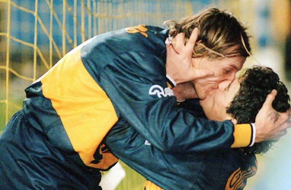 En fotos inéditas: Los besos más recordados de Diego Maradona ¡Hasta con Maluma! &nbsp;&nbsp;