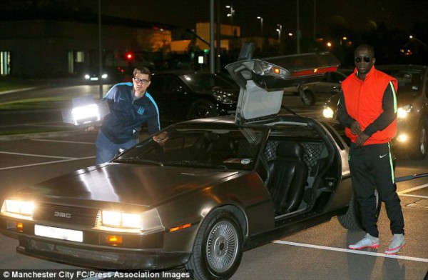 FOTOS: Así fue la divertida parodia de Manchester City sobre 'Volver al Futuro'