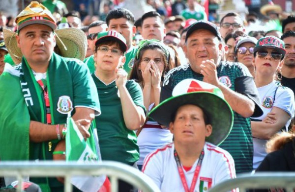 Dolorosas imágenes: Aficionados de México rompen en llanto por eliminación en Rusia