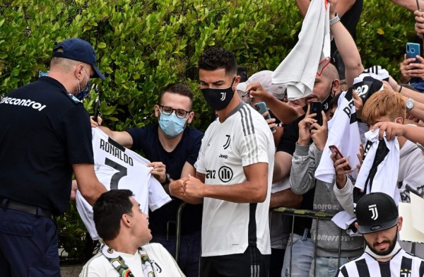 Así fue el regreso de Cristiano Ronaldo a la Juventus: el bonito gesto y locura de los aficionados