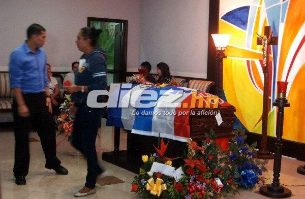 FOTOS: Dolor y llanto inundan el velorio de Arnold Peralta