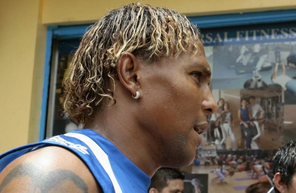 Los looks de Carlos Pavón durante su carrera