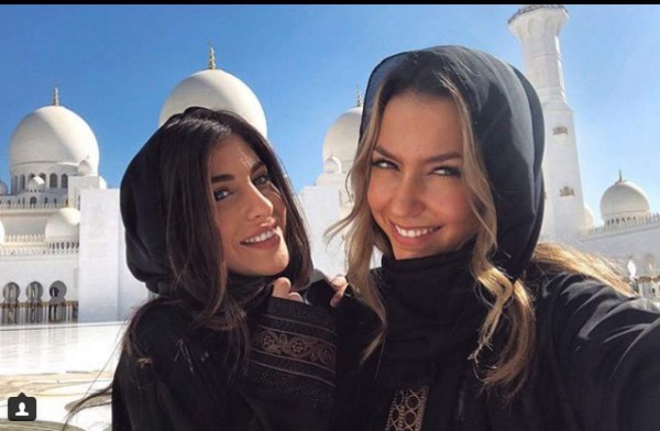 Ellos a jugar y ellas de vacaciones: El viaje de las novias del Real Madrid a Abu Dabi