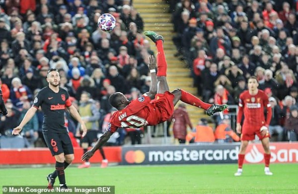 Cholo Simeone enloquece en Anfield; Jürgen Klopp muy triste pide perdón
