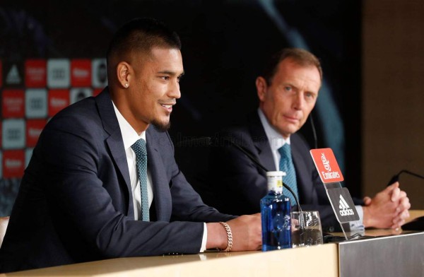 Así fue la presentación de Areola con el Real Madrid: Su sexy mujer deslumbra y usará el dorsal de su ídolo