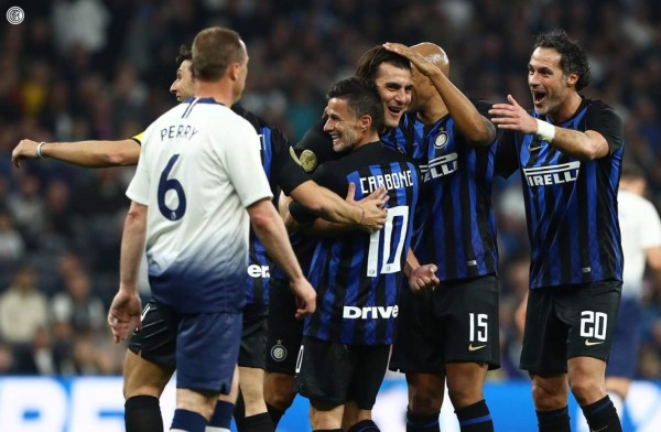 EN FOTOS: Mourinho vuelve a dirigir a David Suazo que termina siendo figura