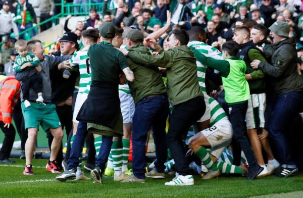 FOTOS: Clásico entre el Celtic y Rangers de Escocia terminó entre golpes