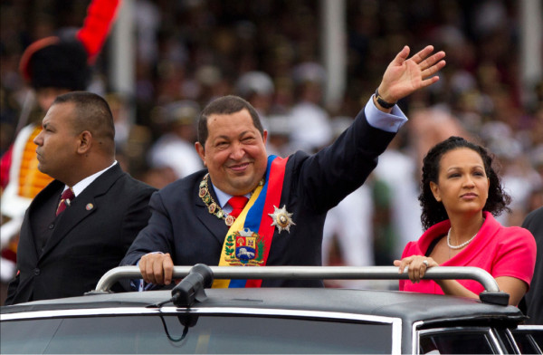 Hugo Chávez muere por un cáncer y termina una era en Venezuela.
