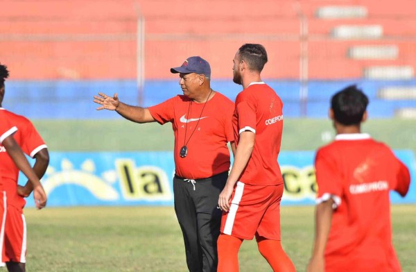 MERCADO: Carlo Costly podría irse al extranjero y Olimpia ofrecería un jugador