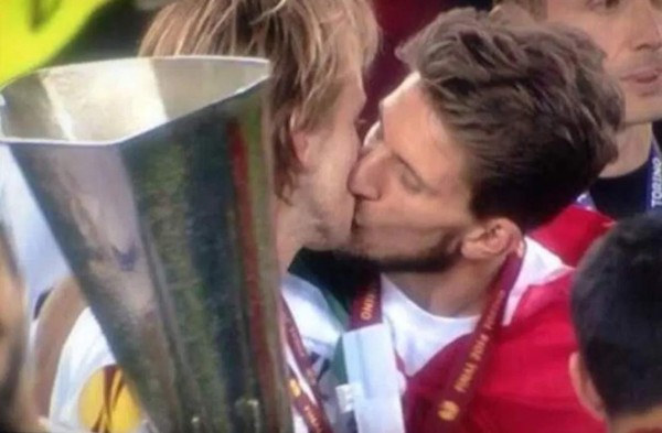 ¡Vaya momentos! Las muestras de amor entre futbolistas