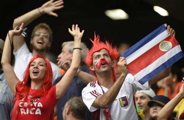 La imágenes del Ambiente de carnaval en Arena Fonte Nova previo al duelo Costa Rica-Holanda