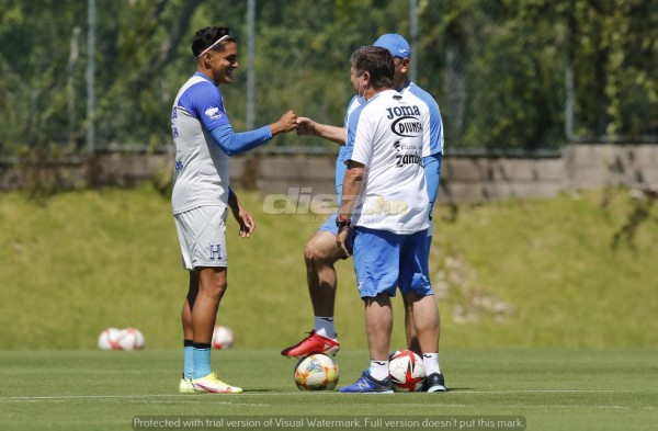 Imperdible: Las íntimas preguntas que Bolillo Gómez le hizo a cada futbolista en su primer entrenamiento con Honduras