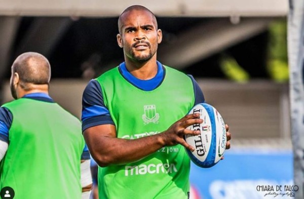 Estrella de rugby en Italia trabaja 13 horas en una ambulancia para luchar contra el coronavirus