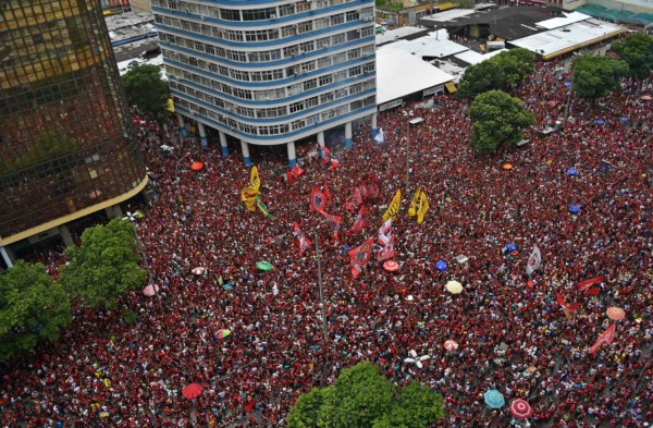 Eufórica celebración del Flamengo en Río de Janeiro tras ganar la Copa Libertadores