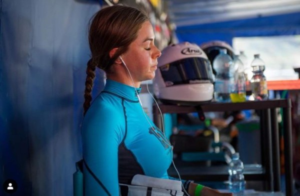 Se retira en su mejor momento y deja un duro texto: ''Nunca lo habría experimentado si hubiese sido hombre''