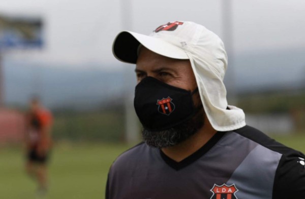 No pueden escupir, saludarse, celebrar goles abrazados y tener contactos en tiros de esquina