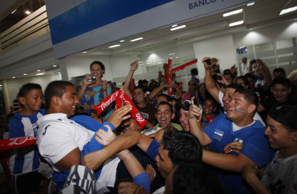Locura en recibimiento de la Selección Sub 23