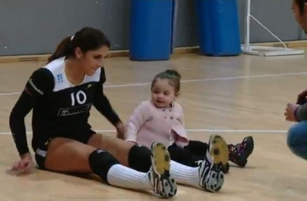 Daniela Ospina, la hermosa esposa de James Rodríguez, debutó en Voleibol en España
