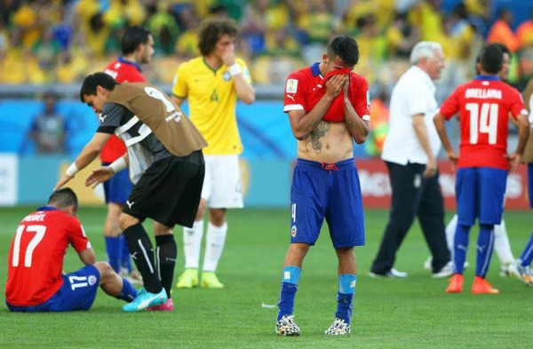 Brasil eliminó a Chile en los penales y pasó a cuartos.