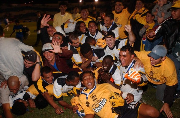 Las 15 fotos que todo aficionado del Real España debe ver