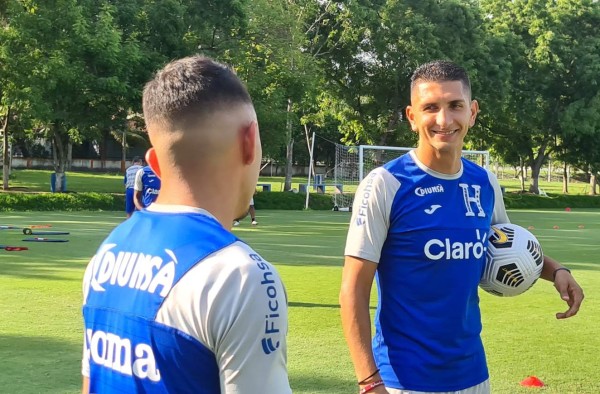 ¡A puerta cerrada, con charla y mucha táctica, la Bicolor está por cerrar su preparación para la Copa Oro!