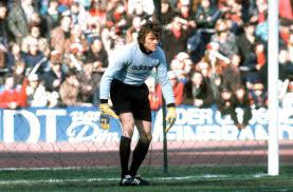 ¡Orgullo centroamericano! Navas a las puertas de estar en selecto grupo de porteros