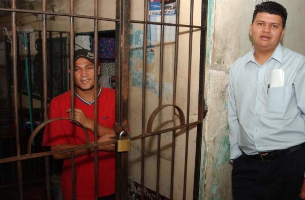 Ronaldinho, Renato Ibarra y otros futbolistas que han pisado una cárcel; siete hondureños en la lista