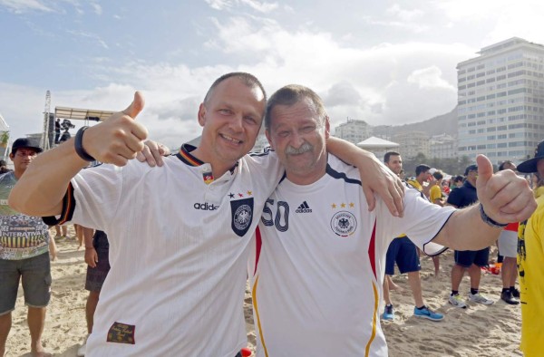 Alemanes y argentinos ya viven su fiesta previo a la final del Mundial.