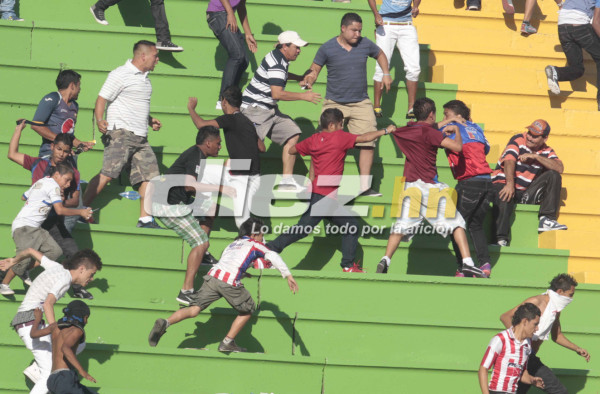 Violencia en las gradas empaña clásico capitalino