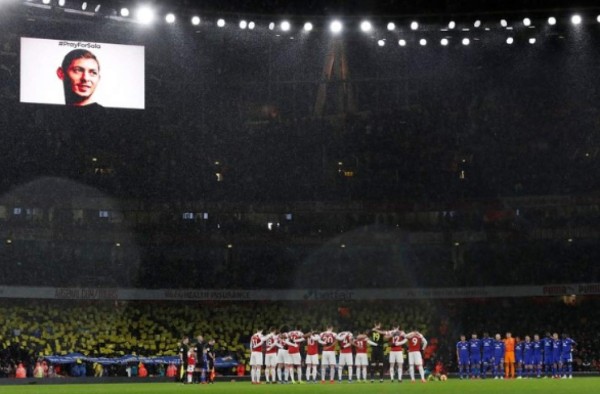 EN FOTOS: Así fue el homenaje que le hicieron a Elimiano Sala en Inglaterra