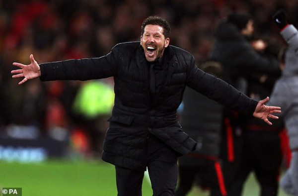 Cholo Simeone enloquece en Anfield; Jürgen Klopp muy triste pide perdón