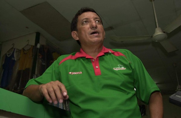 Con un exReal Madrid y una sorpresota: El once histórico de Marathón para Mario Berríos