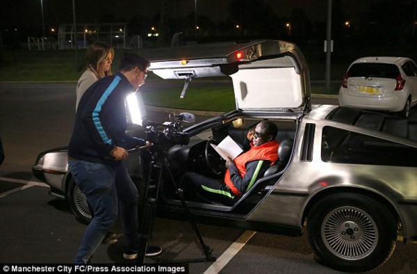 FOTOS: Así fue la divertida parodia de Manchester City sobre 'Volver al Futuro'