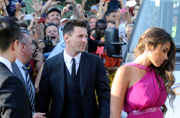 Xavi Hernández contrae matrimonio en Blanes con Nuria Cunillera.