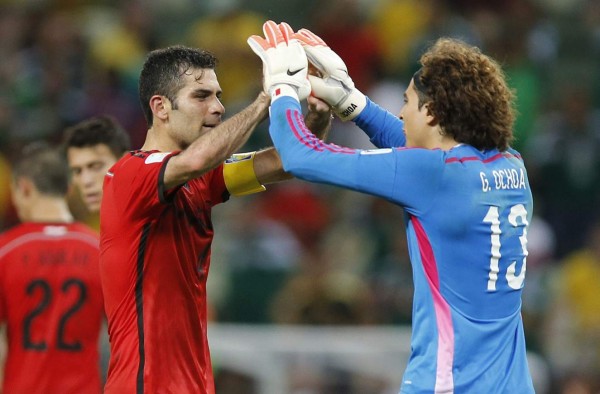 Arsenal y Livepool se suman al interés por Memo Ochoa