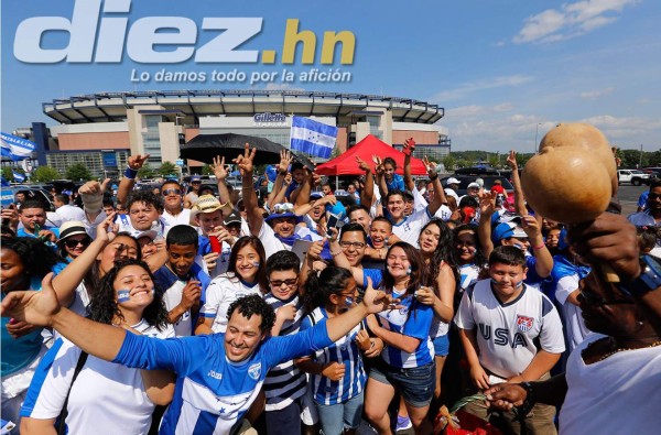 Los aficionados hondureños en el Gillette Stadium de Boston