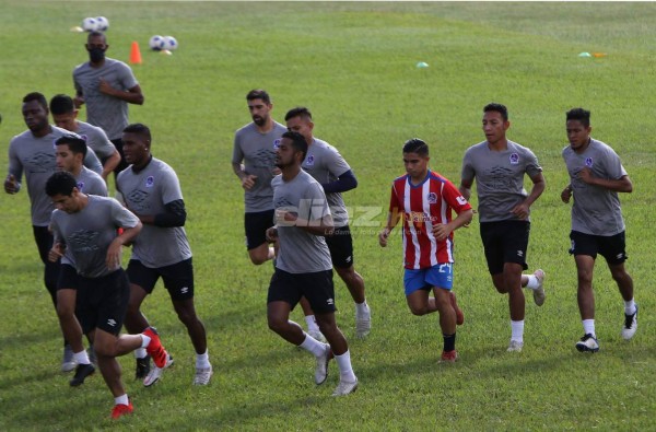 ¡Pasó en Olimpia! Bengtson volvió a ponerse mascarilla a pesar de estar vacunado, y así recibieron a Crisanto