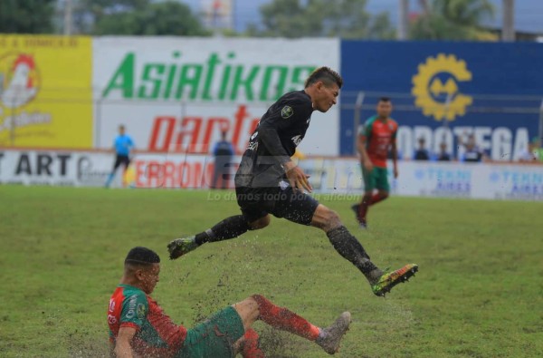 No viste en TV: La furia de Arboleda, euforia de Diego en un clásico de patadas