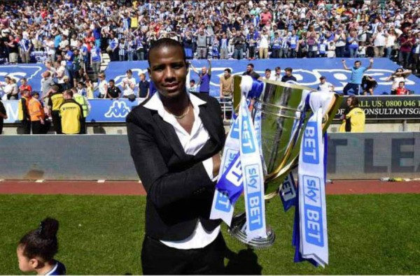 ¡Placas, trofeos y una puerta con su nombre! Lo homenajes a futbolistas hondureños en el extranjero