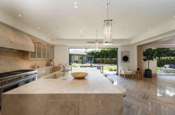 ¡Espectacular! Así es la lujosa mansión que compró Chicharito Hernández en Los Ángeles