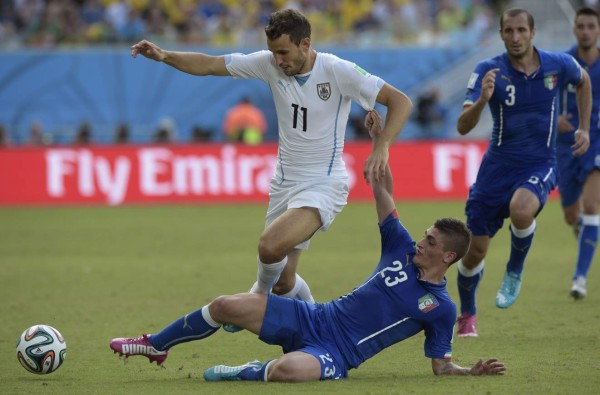 Uruguay le ganó a Italia 1-0 y se clasificó a los octavos