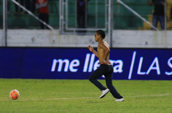 Las fotos más polémicas de los incidentes en el clásico sampedrano y capitalino