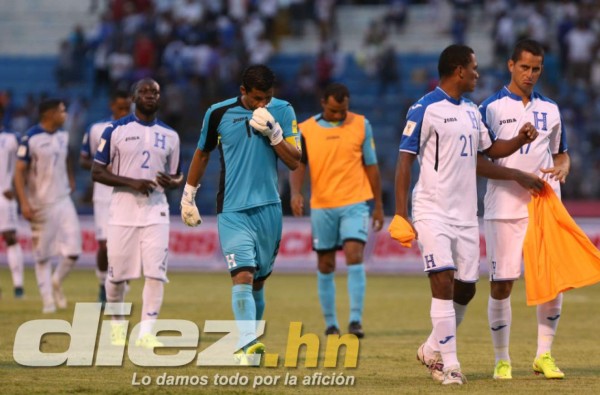 Las caras de sufrimiento y decepción de Honduras en el Olímpico