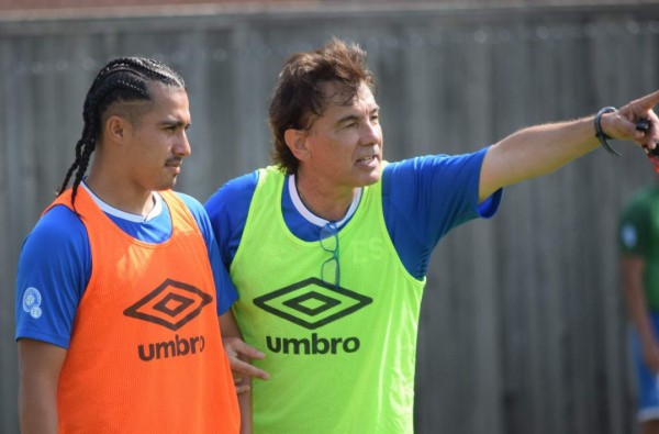 Las imágenes del entreno de Honduras y El Salvador previo a la batalla en Houston