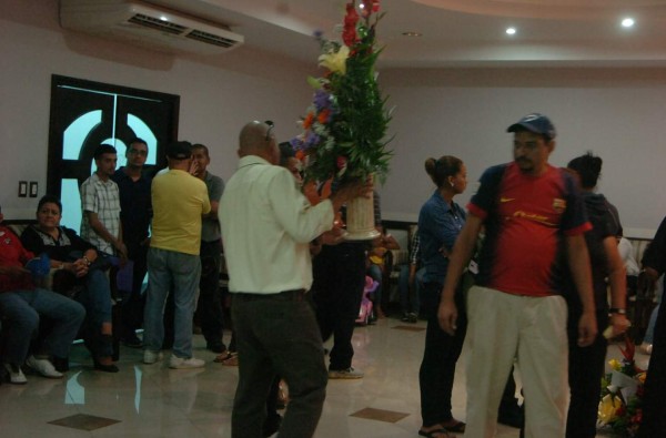 Desconsolada y sin resignación, así sufre madre de Arnold Peralta