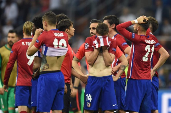 Jugadores del Atlético de Madrid acaban devastados