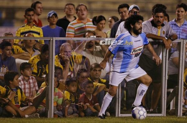 ¡Hotel y camisa de Motagua! El día que Diego Maradona visitó el Estadio Olímpico